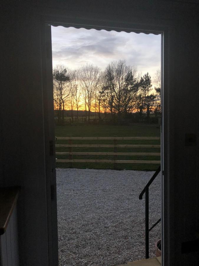 The Shepherd'S Hut Mixbury Esterno foto