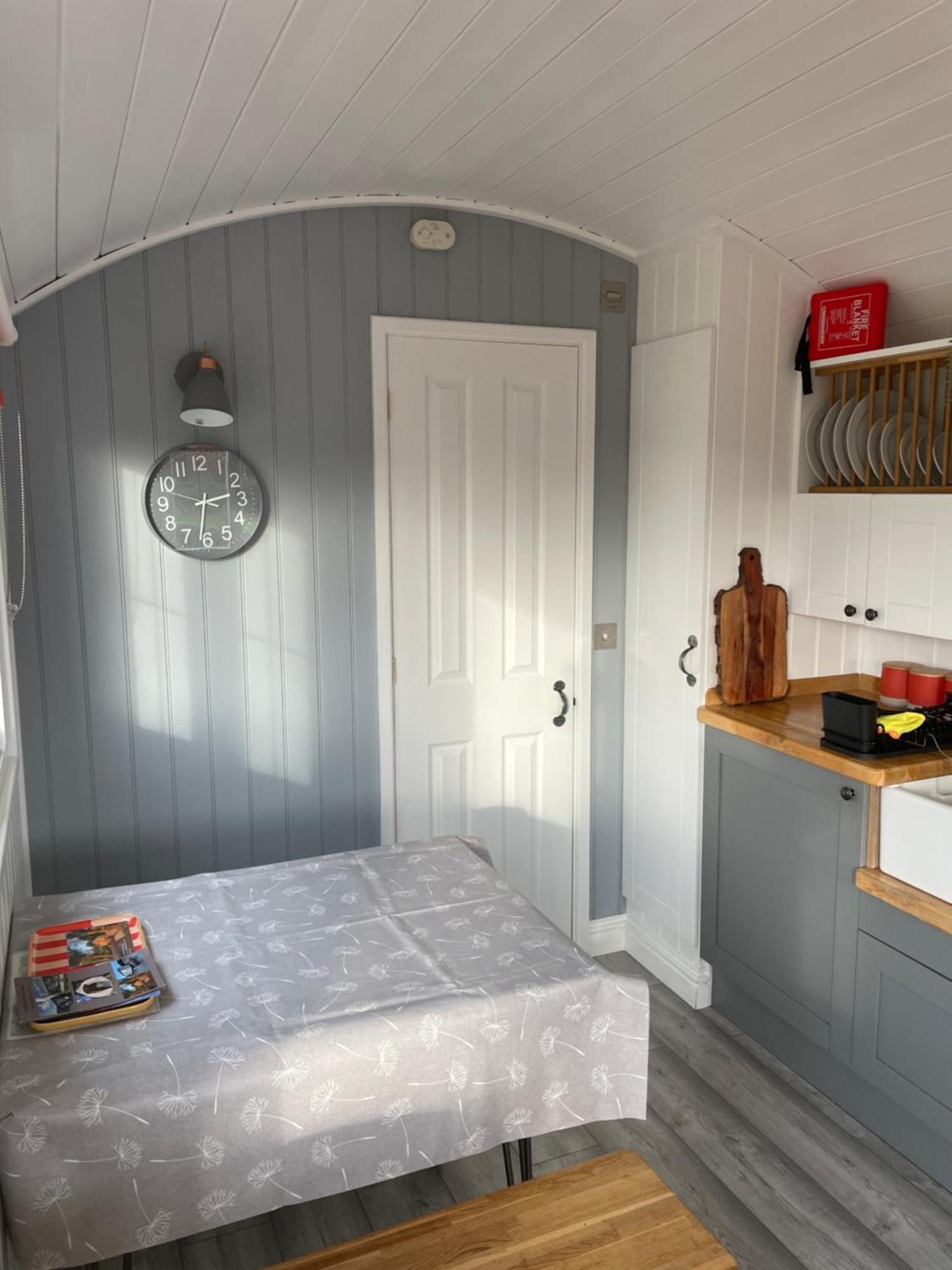 The Shepherd'S Hut Mixbury Esterno foto
