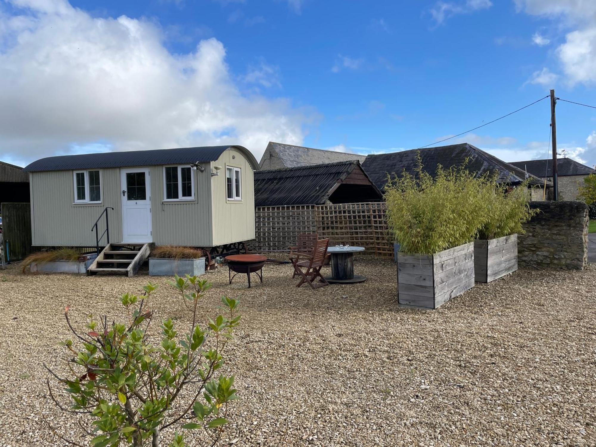 The Shepherd'S Hut Mixbury Esterno foto